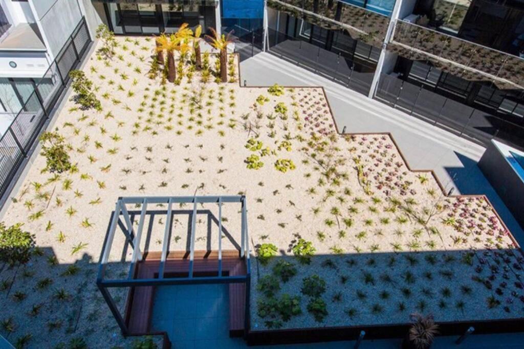 Luxe 2Br Executive Apartment Kingston Pool Parking Wifi Bbq Wine ภายนอก รูปภาพ