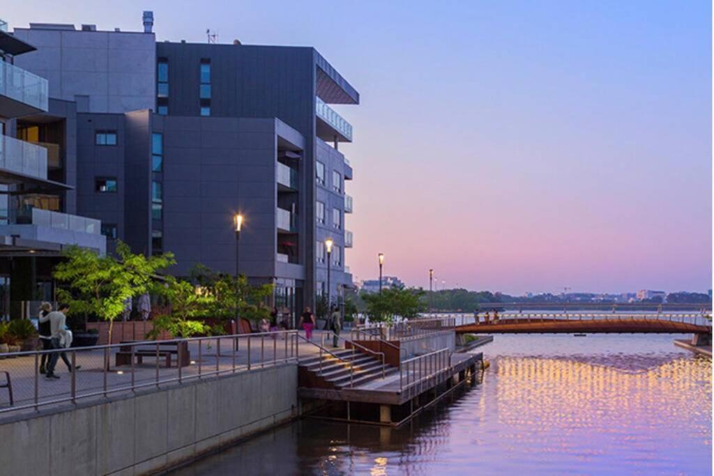 Luxe 2Br Executive Apartment Kingston Pool Parking Wifi Bbq Wine ภายนอก รูปภาพ