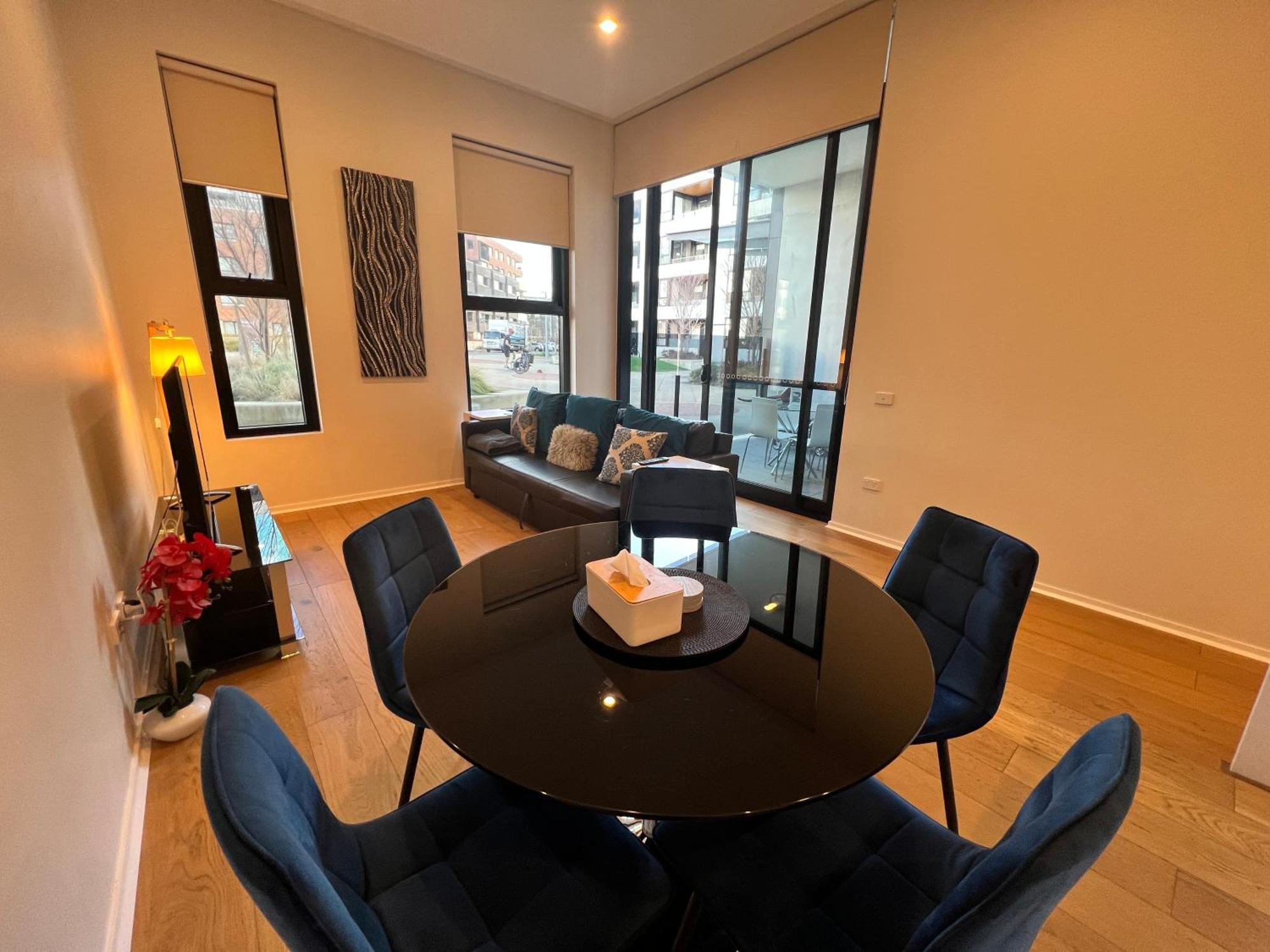 Luxe 2Br Executive Apartment Kingston Pool Parking Wifi Bbq Wine ภายนอก รูปภาพ