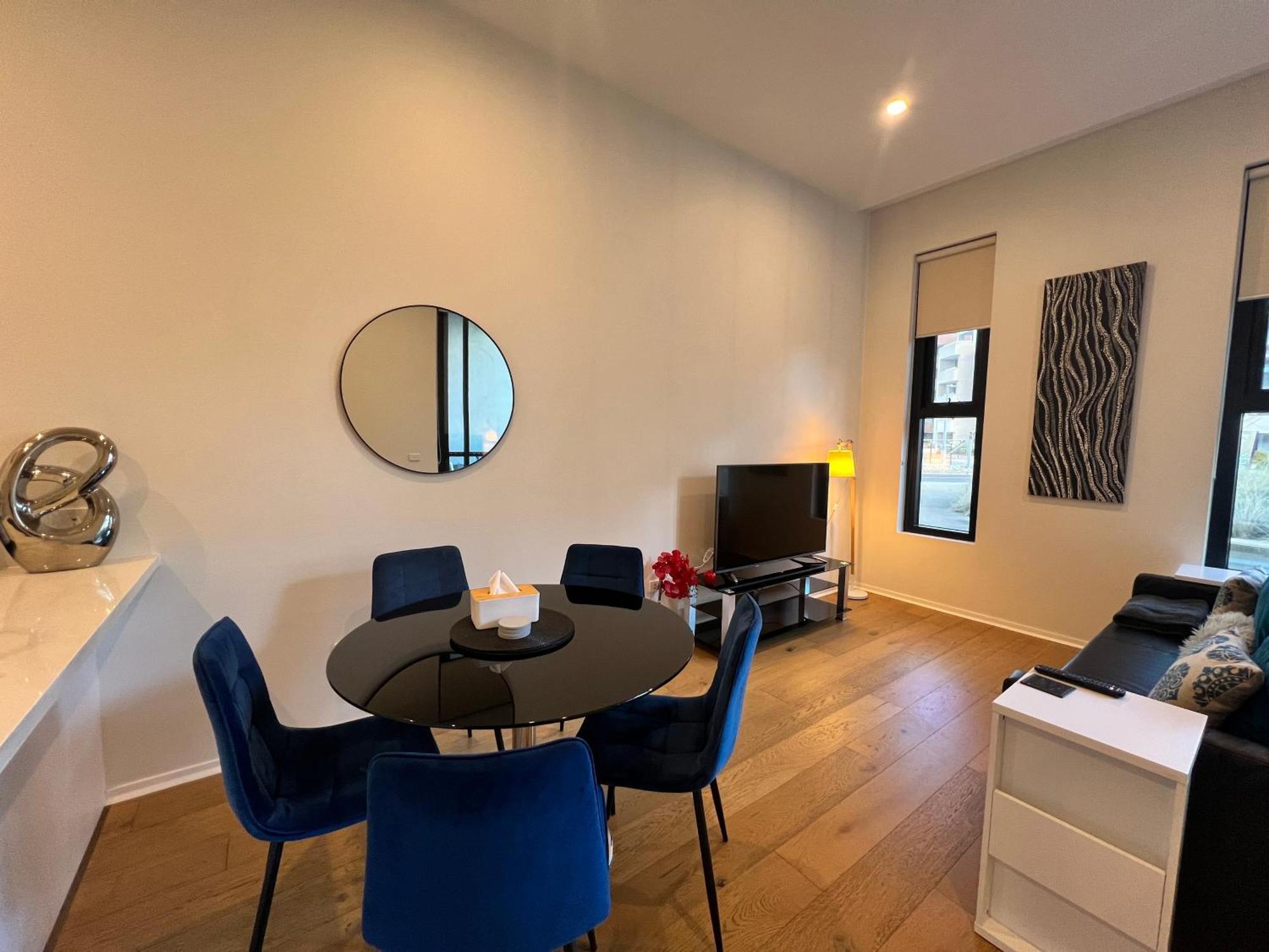 Luxe 2Br Executive Apartment Kingston Pool Parking Wifi Bbq Wine ภายนอก รูปภาพ