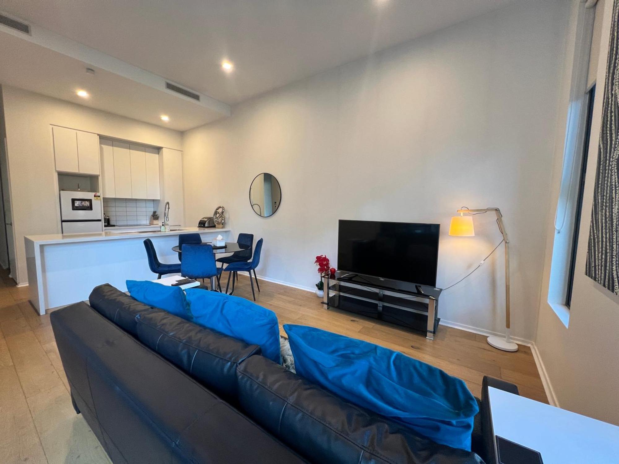 Luxe 2Br Executive Apartment Kingston Pool Parking Wifi Bbq Wine ภายนอก รูปภาพ