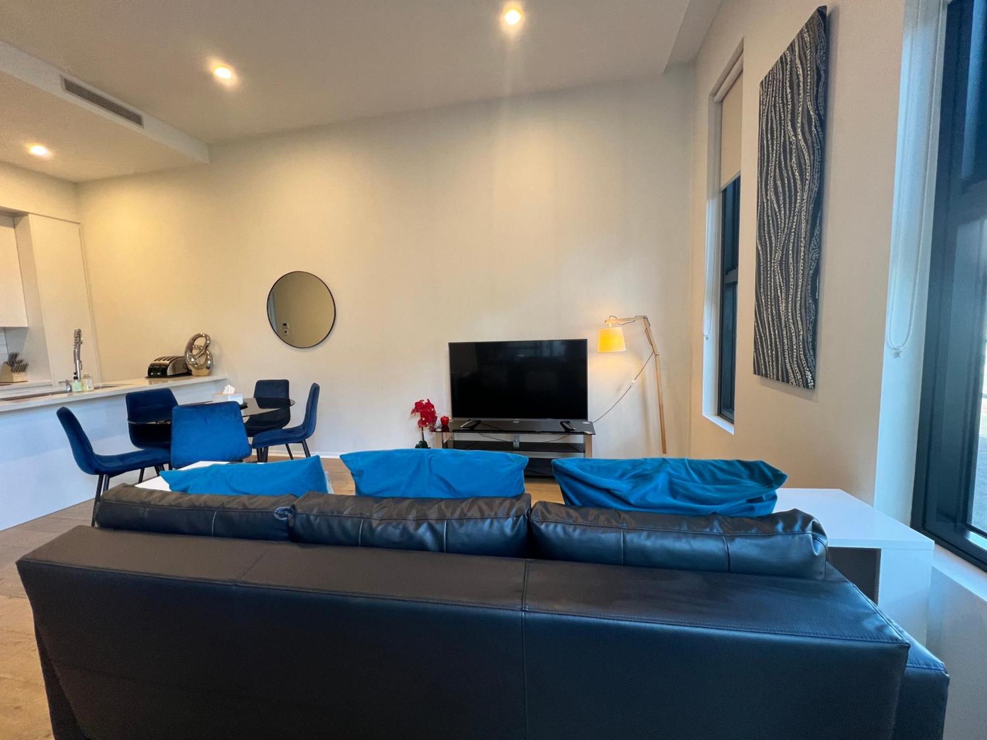 Luxe 2Br Executive Apartment Kingston Pool Parking Wifi Bbq Wine ภายนอก รูปภาพ